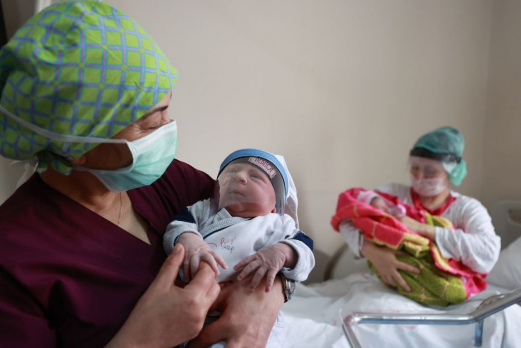 Заштитни визири и за новороденчиња