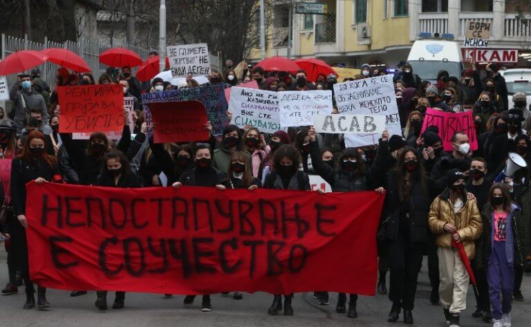 Марш за 8-ми март: „Држава што не постапува е држава што силува!“