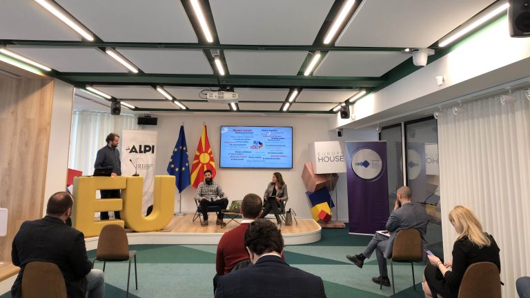 Дискусија: Само за аплицирање за работа во јавна администрација се потребни повеќе од шест илјади денари