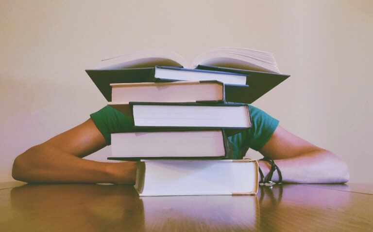 Books student libra universitet 1230x767